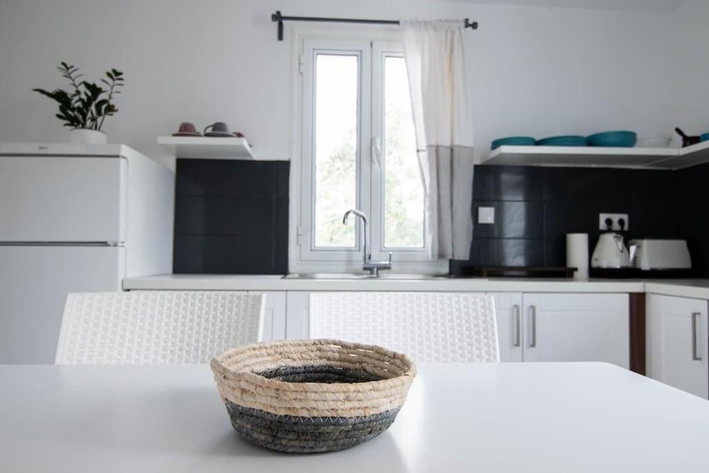 White Wave Villa, 3Min Walk From Beach Kamári Zewnętrze zdjęcie